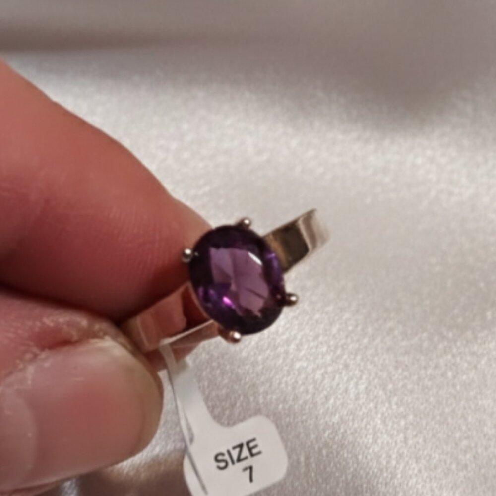 Purple Amethyst 2 Carat Solitaire Silver Tone Fashion Ring Size 7 NWOT - Picture 2 of 8